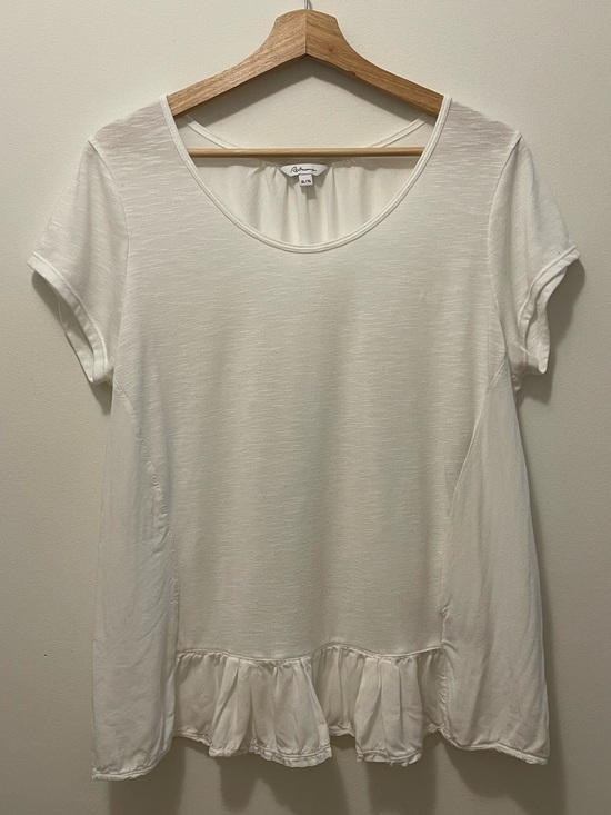 Reitmans Tops - Reitmans Cream Short-Sleeve Ruffle-Hem Tee Top